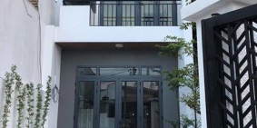 Nhà mới xây 100m2, 1 trệt 1 lầu, dân cư đông đúc tiện kinh doanh 2ty150 SHR .