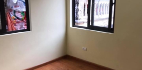 Cần bán gấp nhà 4 tầng 45m, ngõ thông, kd. 3,9 tỷ. Ngõ 426 đường Láng, Đống Đa