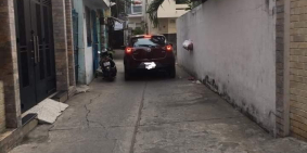 Bán gấp căn P3 Gò Vấp:1 bước qua Phú Nhuận,HXH,3 tầng lung linh,giá rẻ