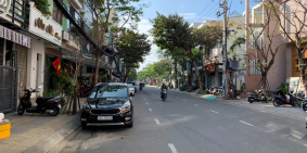 Bán lỗ căn nhà mặt tiền đường Nguyễn Chí Thanh trung tâm quận Hải Châu, Đà Nẵng