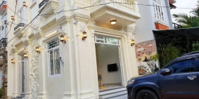 Căn Góc 2 Lầu Sân Thượng Hẻm Xe Hơi 1422 Huỳnh Tấn Phát, Quận 7