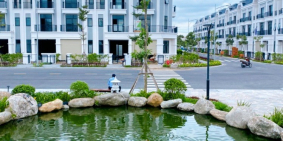 Nhà phố view sông mặt tiền QL1A cách chợ Bình Chánh 10p