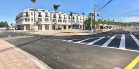 Nhà phố 1 trệt 2 lầu phú chánh 900 triệu