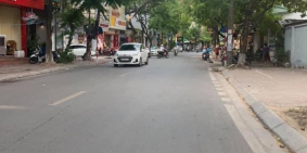 Bán nhà phân lô Vip Nguyên Hồng, 50m, 5 tầng, mặt tiền 4m, ô tô tránh,