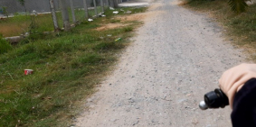 Do nhà cần tiền kinh doanh bán lô đất ĐT 825, Giá: 580 triệu. Diện tích: 5x27m2