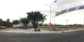 Nền góc ngay ngã tư đường lớn thuận lợi kinh doanh