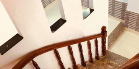 Cho thuê nhà nguyên căn nằm trong hẻm đường Lâm Văn Bền, gần chợ cư xá