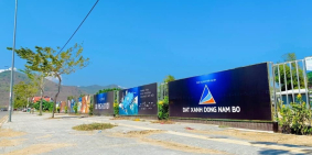 Nhà mặt phố nằm trên mặt tiền quốc lộ 51, hướng tựa núi Dinh