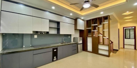 Nhà Nguyên Hồng 35m 5T MT4m 3PN_ 3.85 tỷ. 094.192.6262