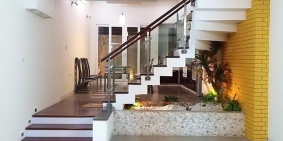 Chính Chủ bán nhà Ngọc Lâm, Ô TÔ vào nhà , cách cầu 100m nhà đẹp kiên cố,KD