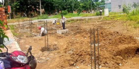 Đất thổ cư 100% đối díiện trường học diện tích 90m2 có sỗ sẵn giá 1.4 tỷ/nền