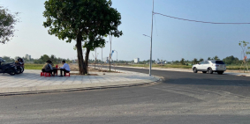 Cần ra nền góc 2 mặt tiền đường lớn phường Vĩnh Quang