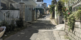 Kẹt tiền nên cần bán căn nhà ngay phố Đà Lạt, ô tô đậu trong sân, đã hoàn công