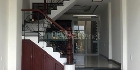 Cho thuê nhà nguyên căn 4 tầng, hẻm lớn đường Hoàng Quốc Việt, kế Phú Mỹ Hưng