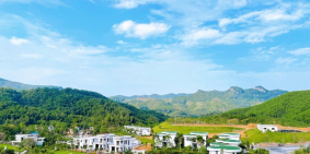 biệt thự nghỉ dưỡng, 1000 m2 có bể bơi, hướng nam, 3 tầng, sổ đỏ, 21 tỷ