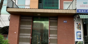 Chủ cần ra gấp nhà mặt tiền đường chính , trung tâm hành chính