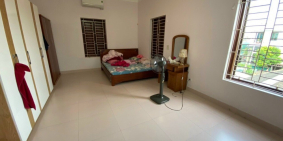 Bán nhà mặt phố Yêt Kiêu, TP HD, 81m2, mt 4.5m, 4 tầng, KD cực tốt, chỉ 3 tỷ 550