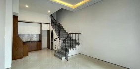 BÁN NHÀ NGỌC THUỴ LONG BIÊN 33.5m x 5 tầng. 3,35 tỉ,Ôtô đỗ cửa