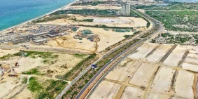 Nền khách sạn Golden Bay mặt đường Nguyễn Tất Thành và Quảng Trường. DTích 500m2