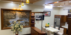 Bán biệt thự 3 tầng mặt phố trung tâm TP HD, 212m2, 7 phòng ngủ, sân cổng, cực đ