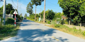 Gần UBND xã. Xe tải chạy thoải mái. Thuận tiện làm nhà vườn, xưởng