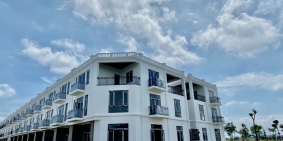 Căn góc view khách sạn cao tầng ngay cổng chính khu C Royal Park