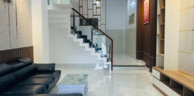 Chính chủ bán nhà đẹp tặng kèm nội thất dtsd: 210m2 gồm 1 trệt, 3 lầu