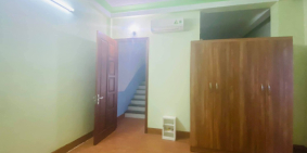 CHủ bán gấp nhà Ngọc THụy 31m x 5 tầng 2.95 tỷ