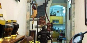 Hiếm của tháng! Hơn 3 tỷ ở phố Cát Linh, 30m x 4T, phân lô, ô tô, 0949119428