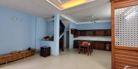 Nhà đẹp cần bán gấp ngay cạnh Mipec, Chợ Ngọc Thụy 65m x 3 tầng chỉ 4.4 tỷ