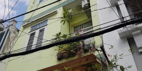 NHÀ THẬT-HÌNH THẬT-NGƯỜI THẬT- 4 TẦNG XE HƠI VÀO NHÀ