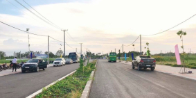 Bán nền đối diện trung tâm thương mại