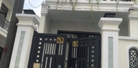 BÁN NHÀ ĐỐI DIỆN KCN CẦU TRÀM GIÁ 900TR, SỔ HỒNG BAO SANG TÊN