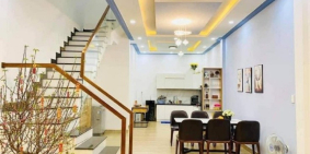 Bán nhà phường Phú Thượng, Tây Hồ phân lô ô tô đỗ 32m2, 5T giá 3.3 tỷ.