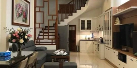 Bán nhà phố Đường Láng, Đống Đa phân lô VIP 32m2, 4m giá nhỉnh 3.5 tỷ.