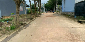 Bán căn nhà 150m2 như hình dưới và lô đất 450m2 chỉ 650tr sát chợ, khu dân cư đô