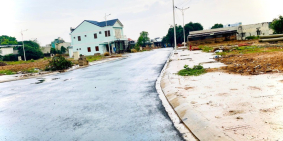 Đất Bình Dương ngay đối diện chợ, cách Quốc lộ 13 chỉ 200m.