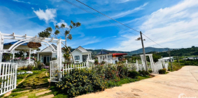 Gấp! 2 lô đất gần Đà Lạt 2MT view hồ, 11.3x21m & 10x40m, khu hạng sang Spacy Hou