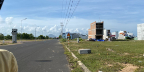 Cần tiền bán lại lô đất mặt tiền đường 16m gần Sân Bay và Sát Biển