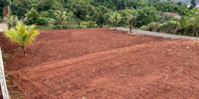 ra nhanh lô đất cạnh hồ Đạt Lý 1652m2