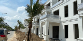 Cần bán nhà vị trí đắc địa trong khu dự án golf & villas