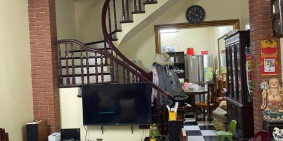 Hiếm nhà bán. Gần ô tô, Hồng Tiến - Bồ Đề, dt 42m2 x 4t, mt 4m giá 3.3 tỷ.