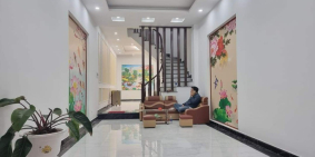 Phân ! Lô Nguyễn Văn Cừ - Long Biên, dt 95m2 x 4t, mt 4.8m giá chỉ 5 tỷ.