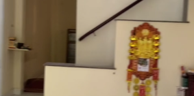 Nhà ở đầu hẻm xe hơi, hẻm thông ra nhiều hướng.