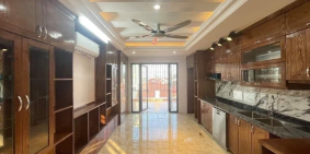 Bán nhà phố Lạc Long Quân, Tây Hồ kinh doanh tốt 64m2 giá chỉ 14.8 tỷ.