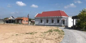 Chính chủ gởi bán lô đất góc 2 mặt tiền đường. Phía sau chợ BC. 140m2/600tr.SHR