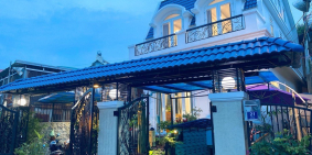 Bán Nhà ViLa TP Dalat 200m2 , mặt tiền đường nhựa , 2 mặt tiền