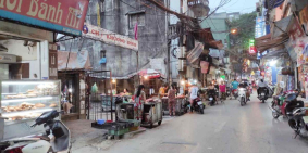 Bán nhà mặt phố Khương Trung, Cổng chợ, Kinh doanh sầm uất