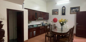 Bán nhà phố Xuân La, Tây Hồ giá rẻ, gần Hồ 56m2, 5m giá chỉ 4.3 tỷ.