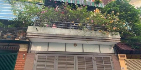 Bán nhà đường Phạm Văn Đồng phân lô, 2 ô tô tránh 65m2, giá chỉ 11 tỷ.